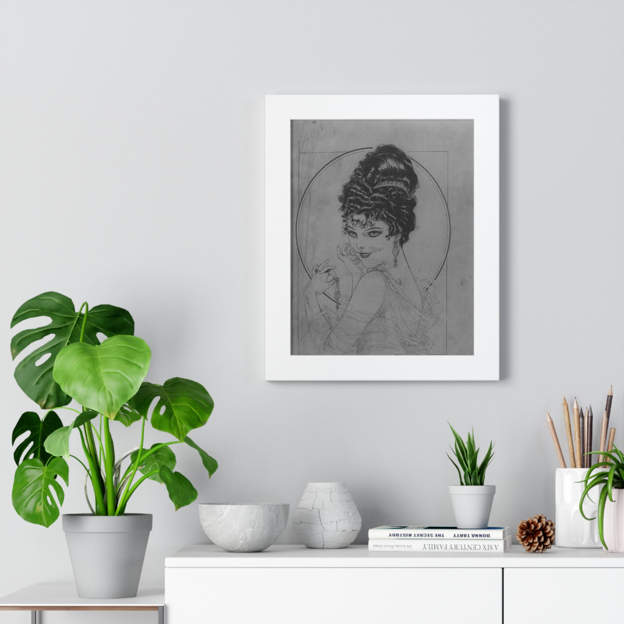 Vintage Femme Portrait Framed Poster — Elegant Retro Wall Art