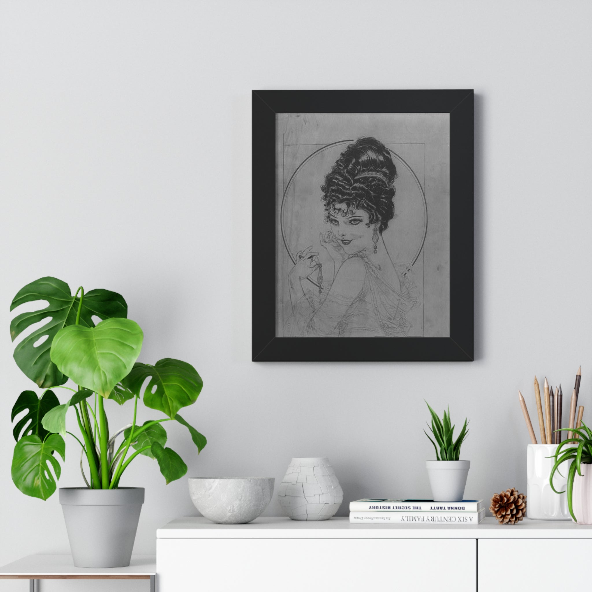 Vintage Femme Portrait Framed Poster — Elegant Retro Wall Art